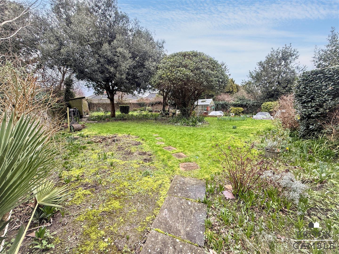 2 Bedroom Apartment. 9 Upper Avenue in Eastbourne,  4